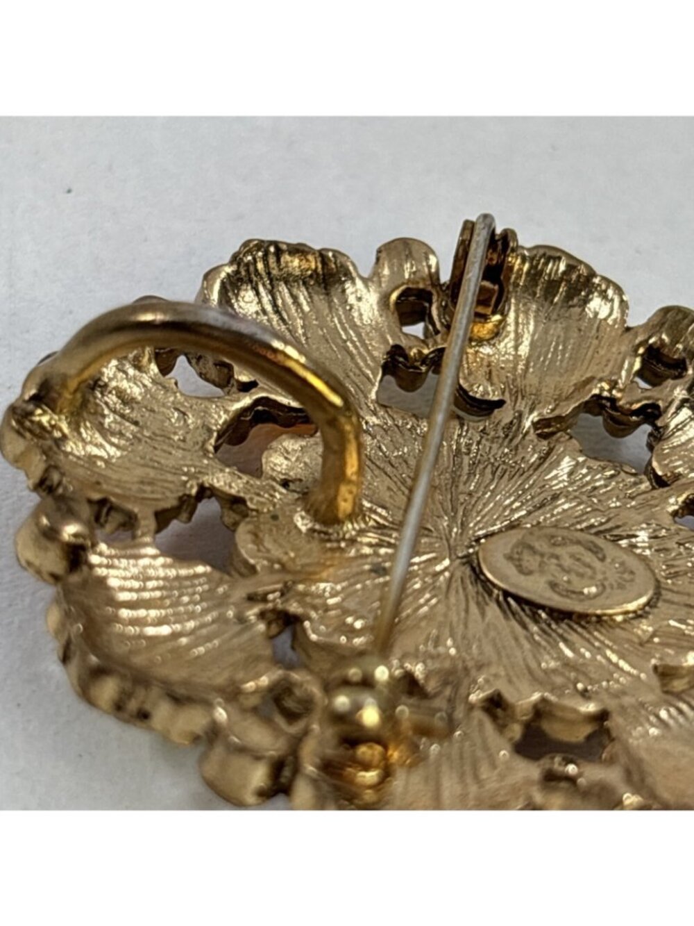 Vintage Brooch with Multicolor Acrylic Stones - One Size - Gold Tone - Picture 4 of 5